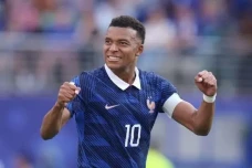 Gol Mbappe Bantu Prancis...