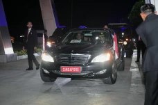 PM Singapura Kunjungi...