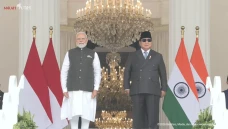 Momen Prabowo Sambut...