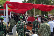 Prosesi Militer Iringi...