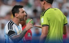 Messi Adu Mulut dengan...