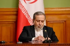 Iran Ejek AS Ngotot...