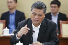 Anggota Politbiro Partai...
