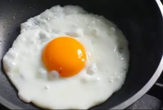 Telur Ceplok atau Dadar,...