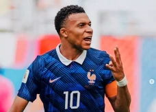 Mbappe Lewati Messi...