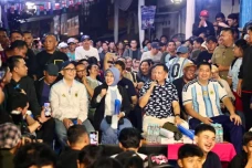 Momen Mendagri Nobar...