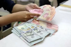 Rupiah Tertekan Sore...