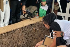 Istri Temon Tidur Pakai...
