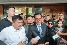 Refly Harun Dampingi...