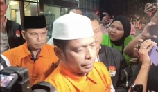 3 Tersangka Kasus Suap...