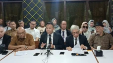 Hakim Kabulkan Eksepsi...