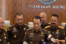 Kejagung Periksa Febrie...