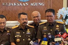 Dilantik Jadi Jampidsus,...