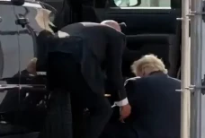 Viral Video Trump Pingsan...