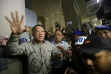 Minta Maaf ke Presiden,...