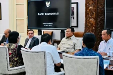 Prabowo Pimpin Rapat...