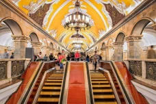 10 Stasiun Kereta Bawah...