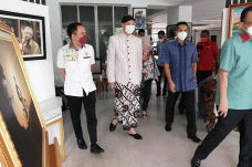 Anindya Bakrie Temui...