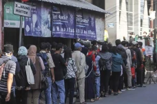 Antrean Panjang Penumpang...