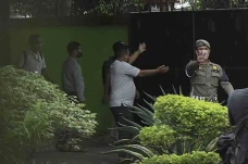 KPK Geledah Ruang Kerja...