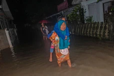 Warga Rengkasbitung...