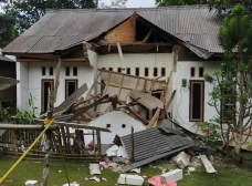 Luluh Lantak, Sejumlah...