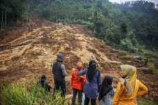 Tanah Longsor di Desa...