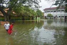 Banjir Rendam Desa Buni...