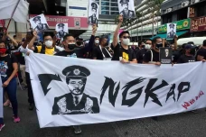 Ratusan Anak Muda Malaysia...