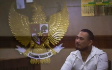Tampil Klimis di Sidang,...