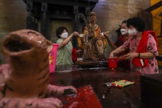Ritual Cuci Patung di...