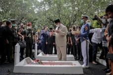 Peringatan ke-76 Hari...