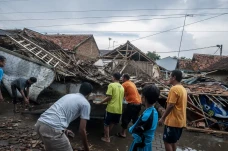 Hujan Disertai Angin...