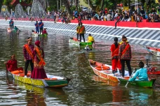 Kemeriahan Festival...