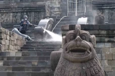 Perawatan Rutin Candi...