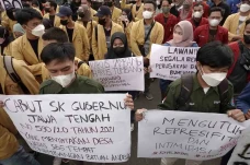 Mahasiswa Gelar Aksi...