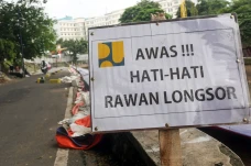 Jalan Inspeksi Kali...