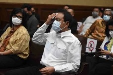 Ketua Majelis Hakim...