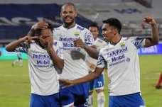 Persib Sikat Persipura...