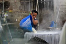 Geliat Pabrik Pembuatan...