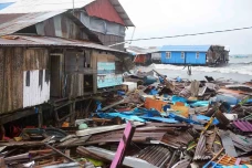 Puluhan Rumah di Sorong...