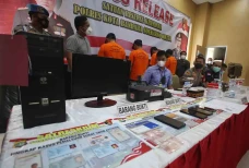 Gawat, Tiga Petugas...
