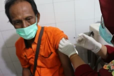 Vaksinasi Booster Untuk...
