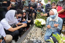 Bebas dari Penjara,...