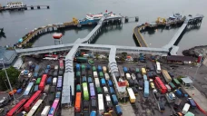 Kembali Dibuka, Penyeberangan...
