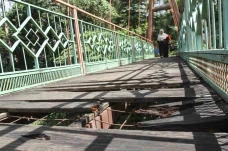 Waspada, Jembatan Penghubung...