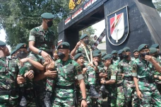 Momen Haru Tradisi Pelepasan...