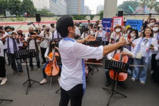 Serukan Perdamaian Lewat...
