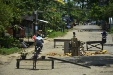 Jalan Rusak Tak Kunjung...