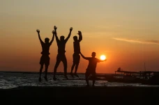 Ngabuburit di Pantai...